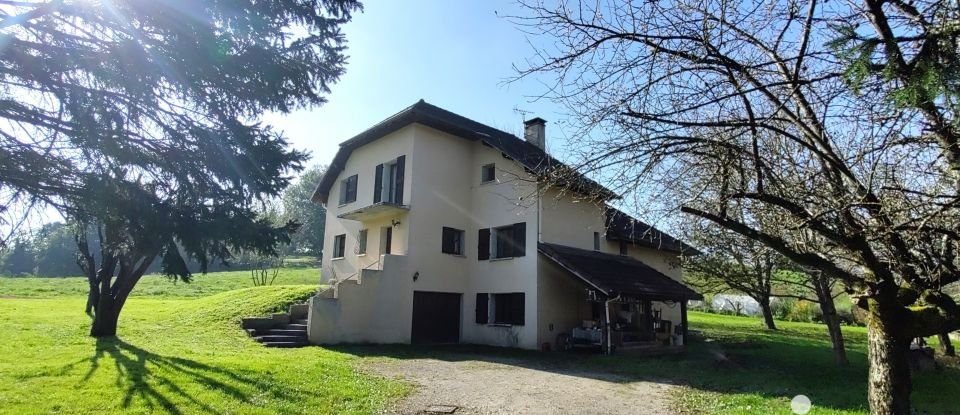 House 8 rooms of 180 m² in Sainte-Hélène-du-Lac (73800)