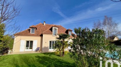 Maison traditionnelle 5 pièces de 210 m² à Saint-Castin (64160)