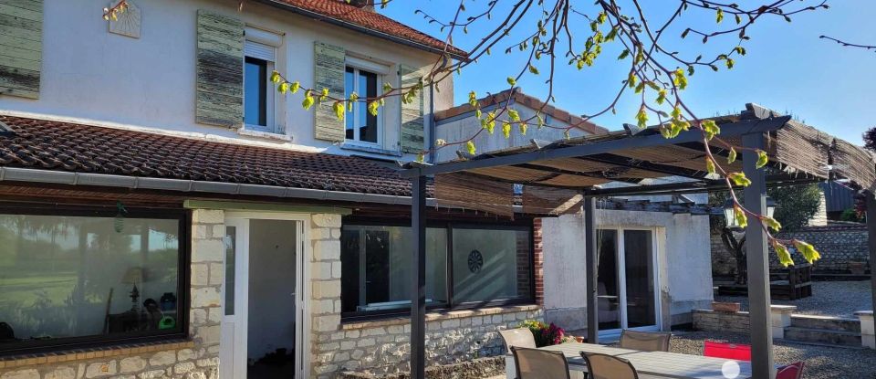 Maison de campagne 7 pièces de 210 m² à Sérigny (86230)