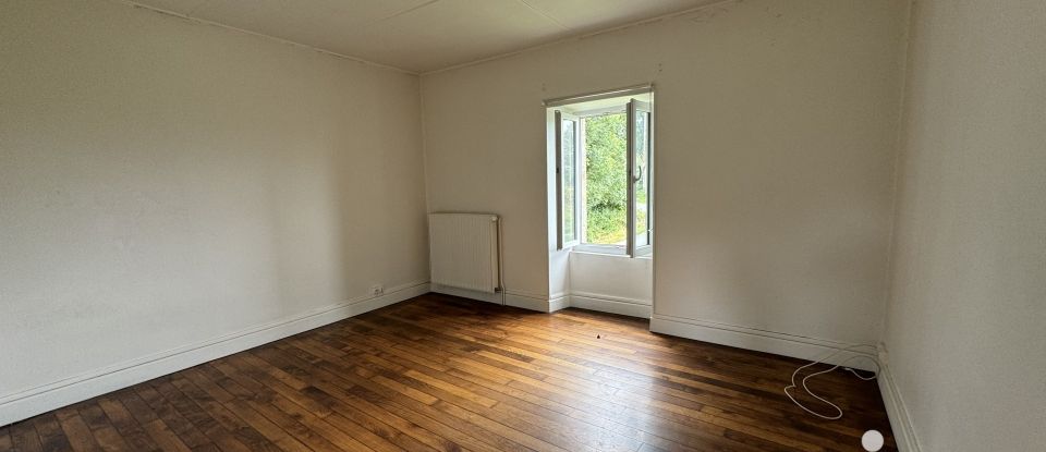 Longère 4 pièces de 108 m² à Tralaigues (63380)