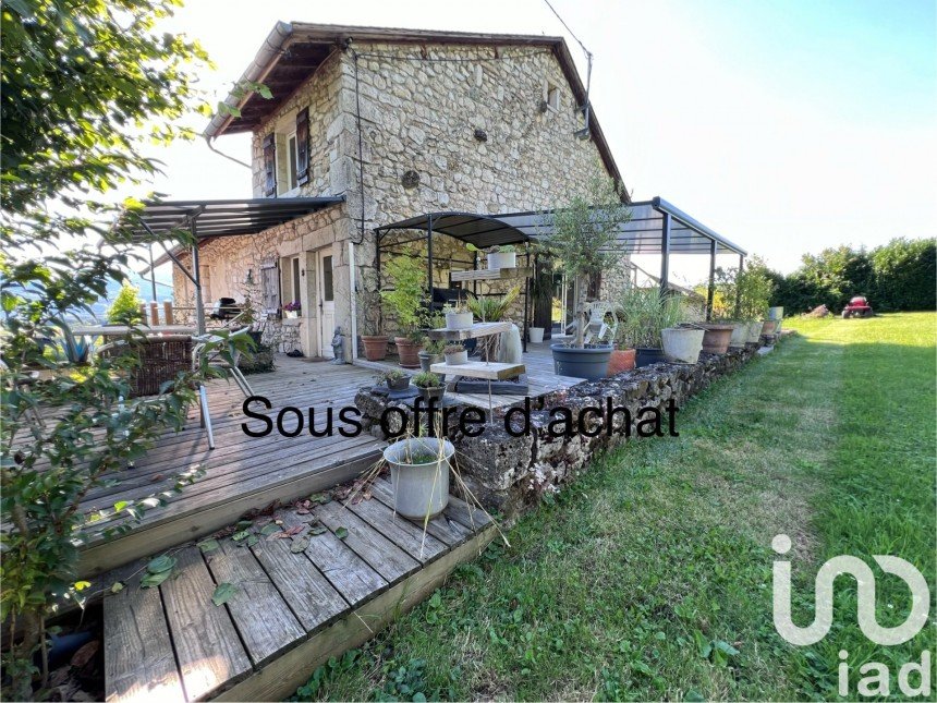 Village house 9 rooms of 377 m² in - (01510)