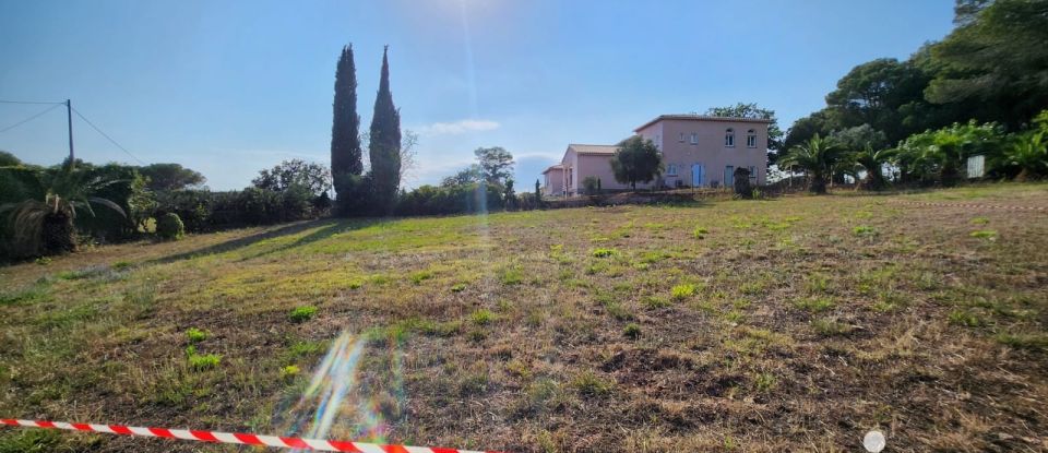 Land of 1,226 m² in Fréjus (83600)