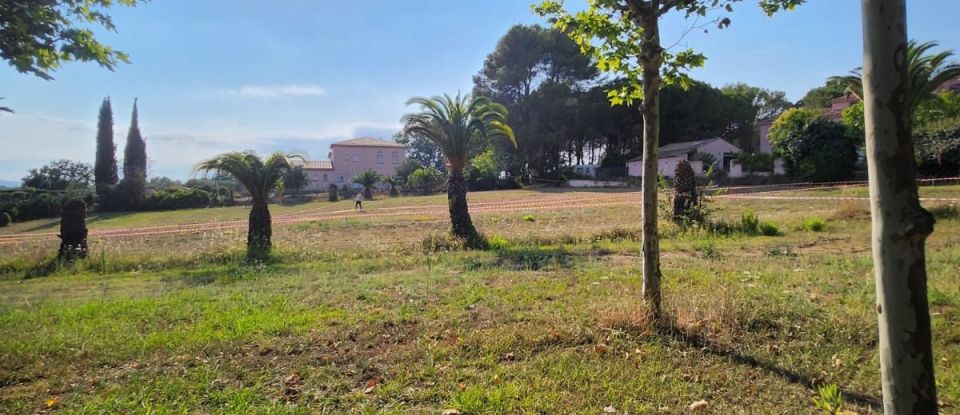 Land of 1,226 m² in Fréjus (83600)