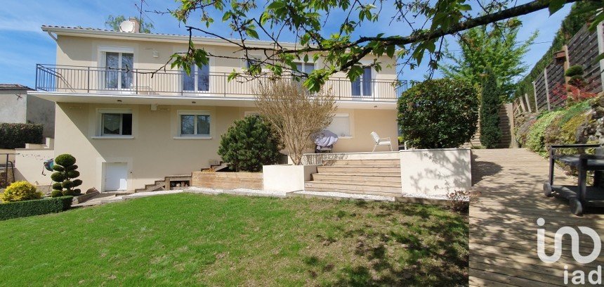 Pavilion 7 rooms of 171 m² in Châtillon-sur-Thouet (79200)