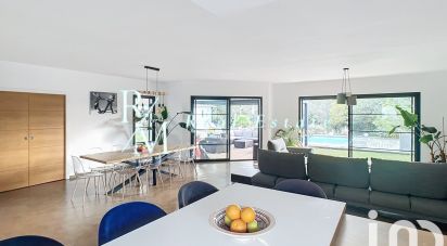 Maison 10 pièces de 265 m² à Rognes (13840)