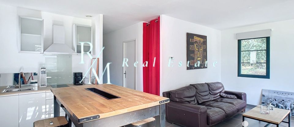 House 10 rooms of 265 m² in Rognes (13840)