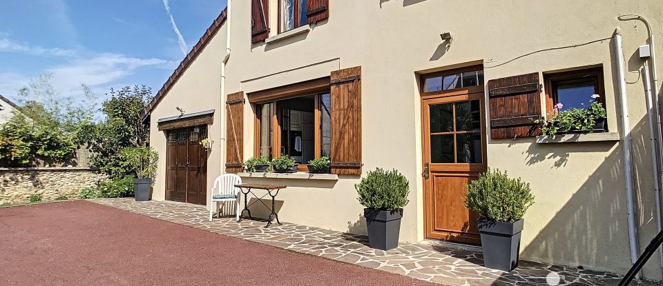 Maison traditionnelle 6 pièces de 130 m² à Chevry-Cossigny (77173)