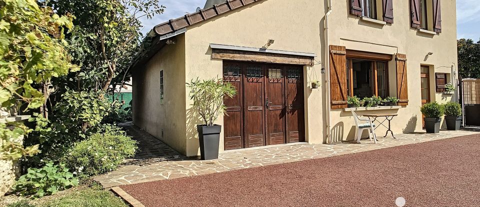 Maison traditionnelle 6 pièces de 130 m² à Chevry-Cossigny (77173)