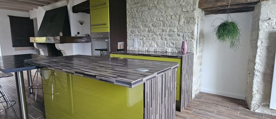 Maison de campagne 7 pièces de 220 m² à Saint-Martin-de-Bernegoue (79230)