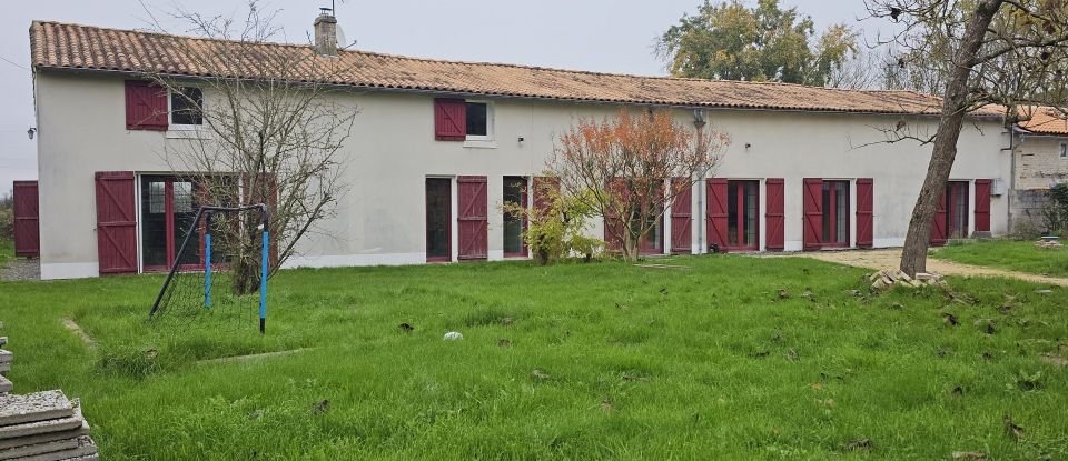 Maison de campagne 7 pièces de 220 m² à Saint-Martin-de-Bernegoue (79230)