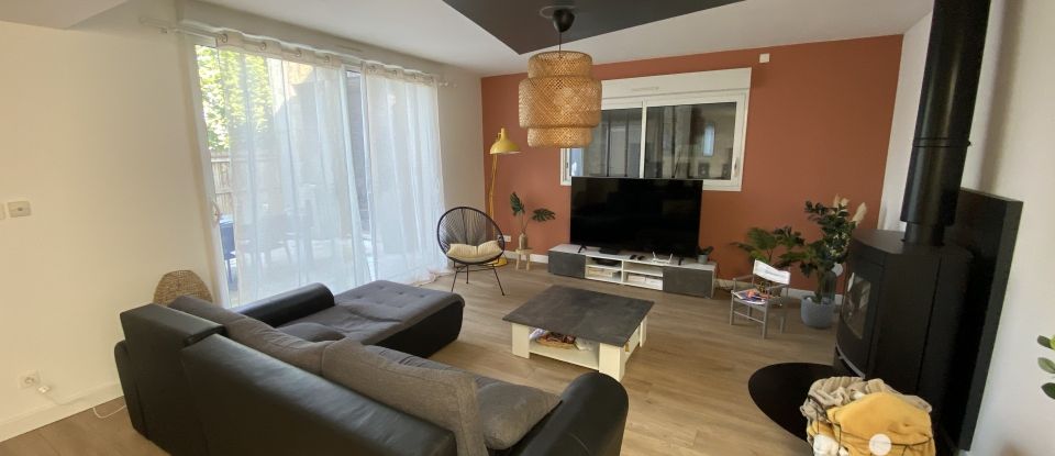 Maison 6 pièces de 179 m² à Les Herbiers (85500)