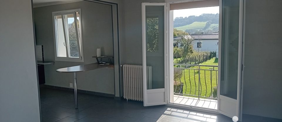 Maison 4 pièces de 76 m² à Arpajon-sur-Cère (15130)