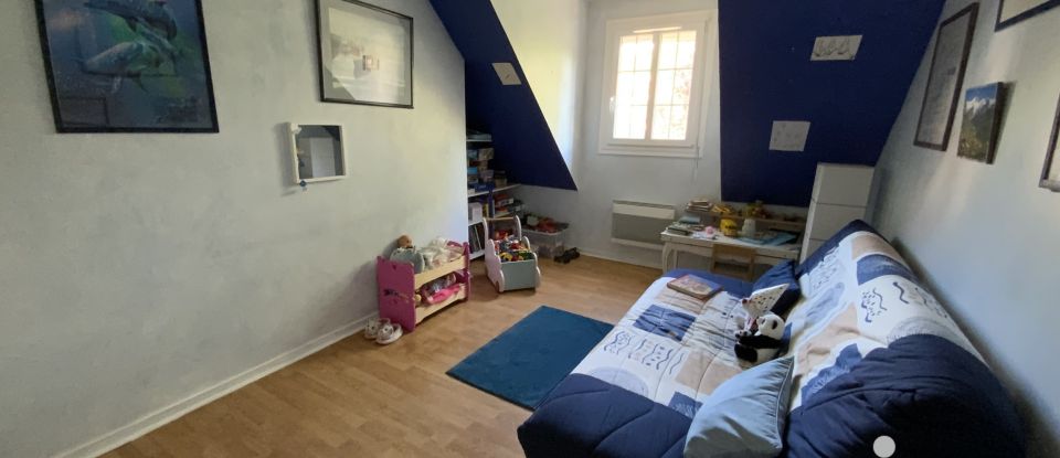 House 7 rooms of 135 m² in Marolles-en-Brie (94440)