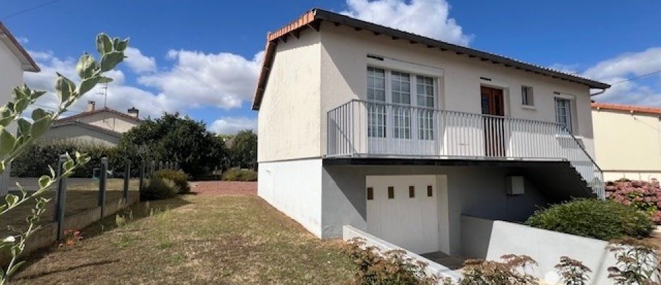 Pavillon 4 pièces de 78 m² à Thouars (79100)