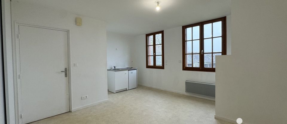 House 8 rooms of 166 m² in Saint-Léger-de-Montbrillais (86120)