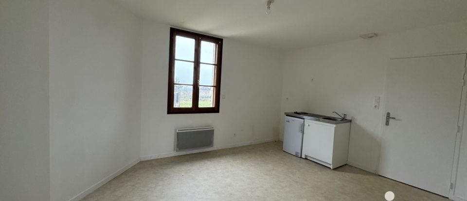 House 8 rooms of 166 m² in Saint-Léger-de-Montbrillais (86120)