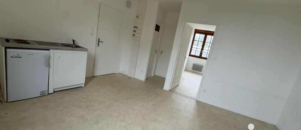 House 8 rooms of 166 m² in Saint-Léger-de-Montbrillais (86120)