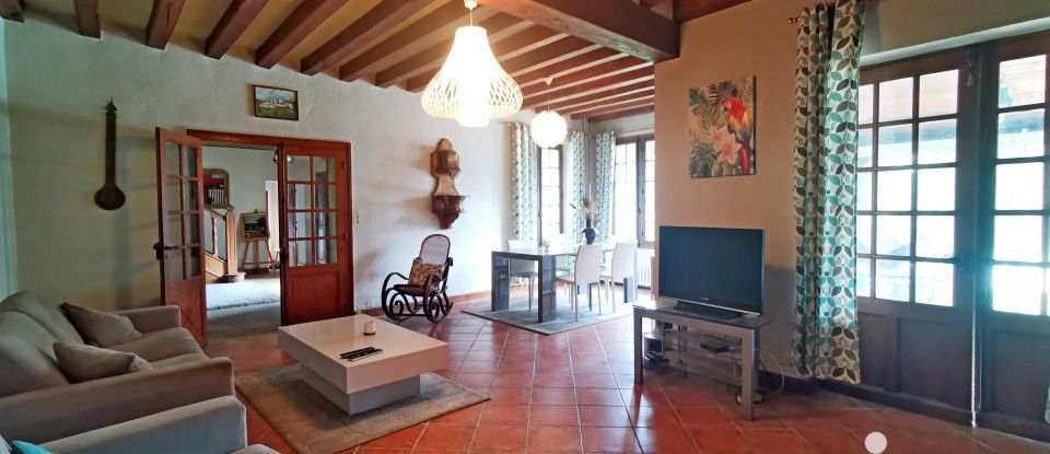 Mansion 9 rooms of 239 m² in Montgivray (36400)