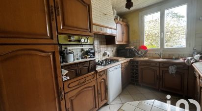 Traditional house 7 rooms of 120 m² in Cires-lès-Mello (60660)