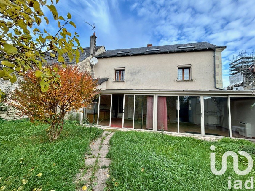 Maison 5 pièces de 220 m² à Saint-Nicolas-de-Bourgueil (37140)