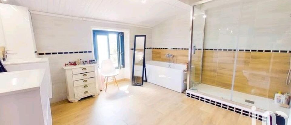 Maison de village 5 pièces de 109 m² à Châteauneuf-Villevieille (06390)