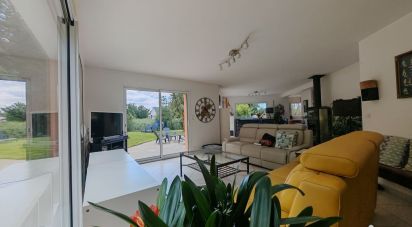 House 5 rooms of 137 m² in Saint-Pierre-de-Plesguen (35720)