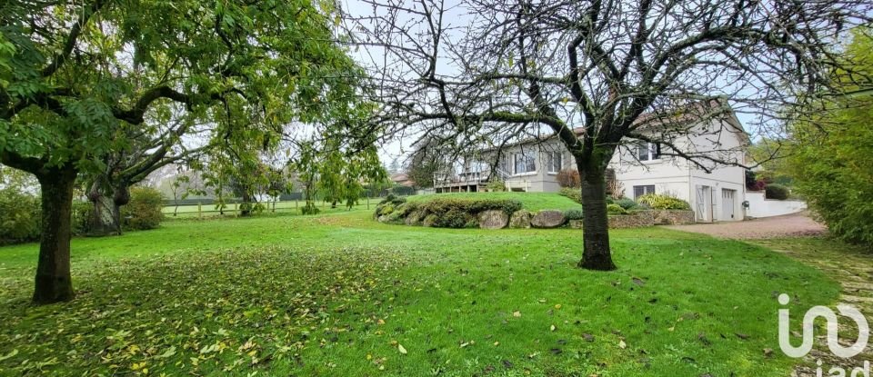 Maison traditionnelle 6 pièces de 128 m² à Chemillé-en-Anjou (49120)