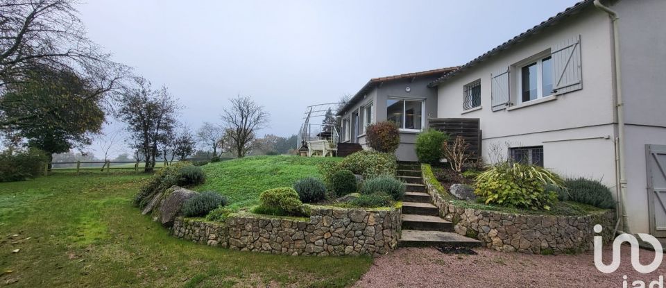 Maison traditionnelle 6 pièces de 128 m² à Chemillé-en-Anjou (49120)