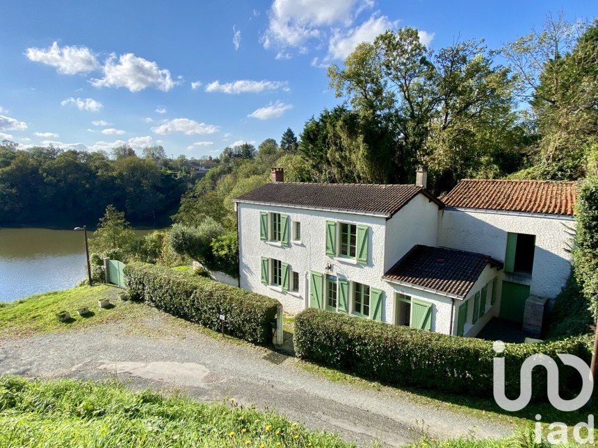 Maison 6 pièces de 175 m² à Vouvant (85120)