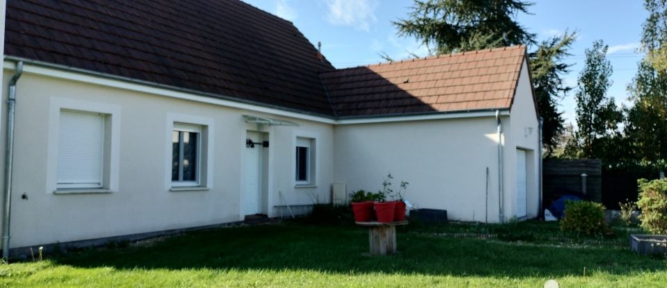 Pavilion 6 rooms of 104 m² in La Selle-sur-le-Bied (45210)