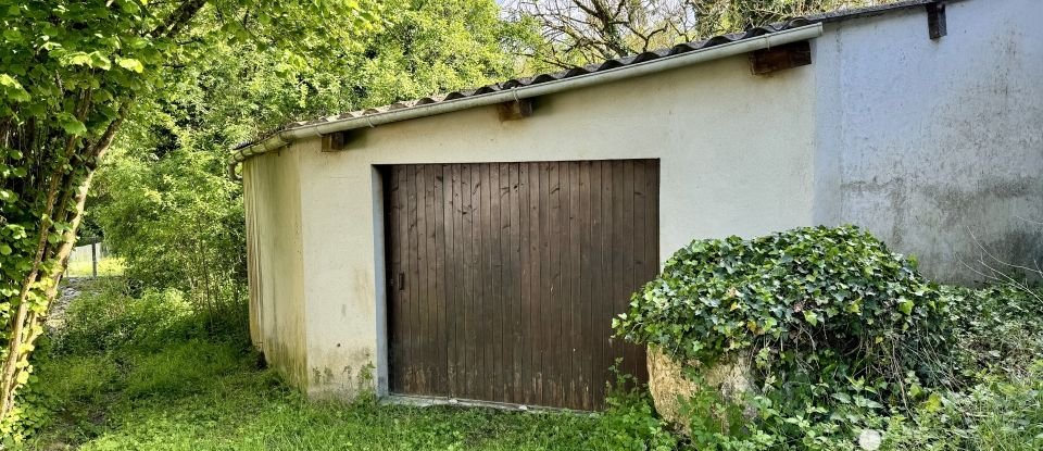 Maison 2 pièces de 52 m² à Aigre (16140)