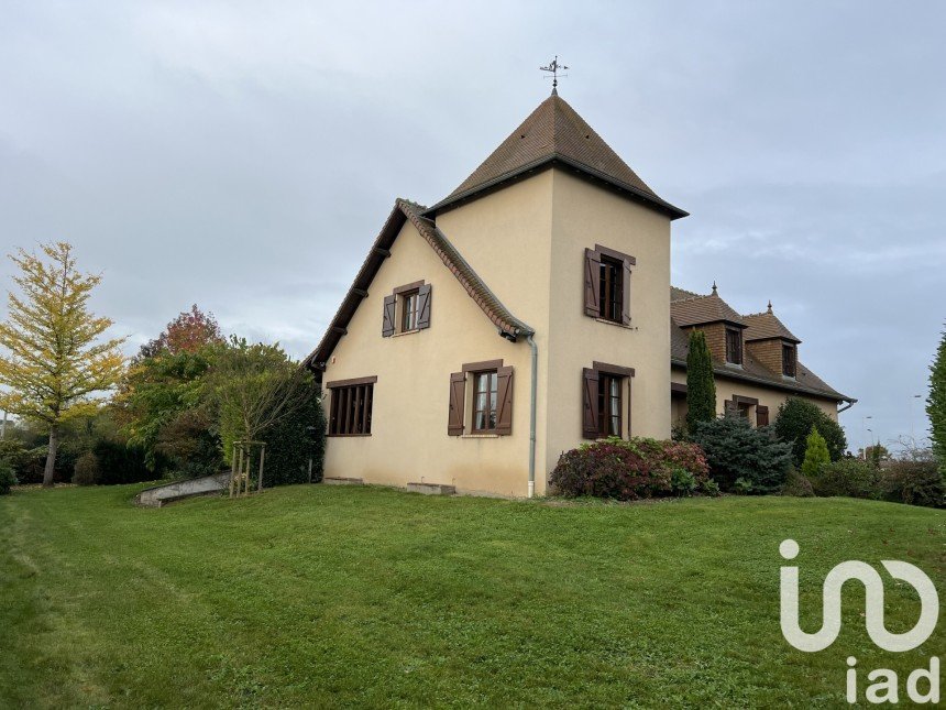 Maison traditionnelle 7 pièces de 243 m² à Molinet (03510)