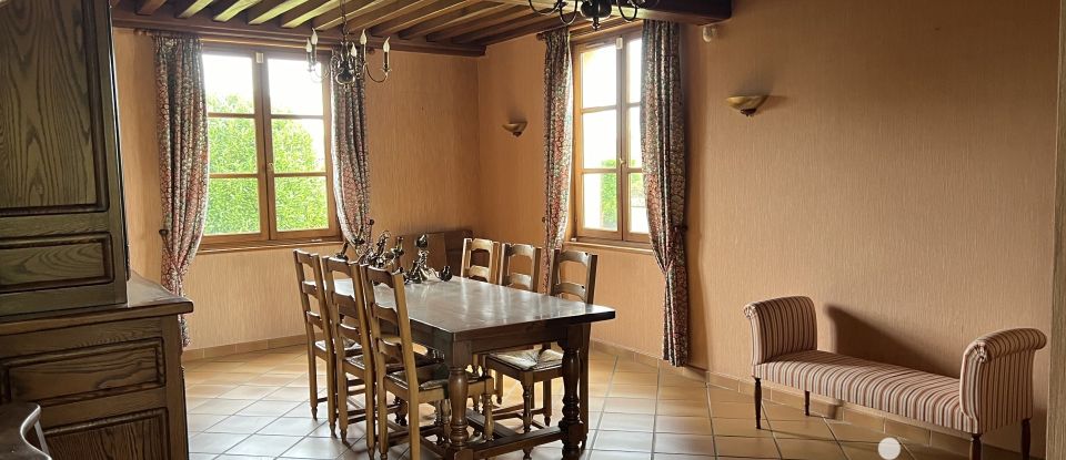 Traditional house 7 rooms of 243 m² in Molinet (03510)