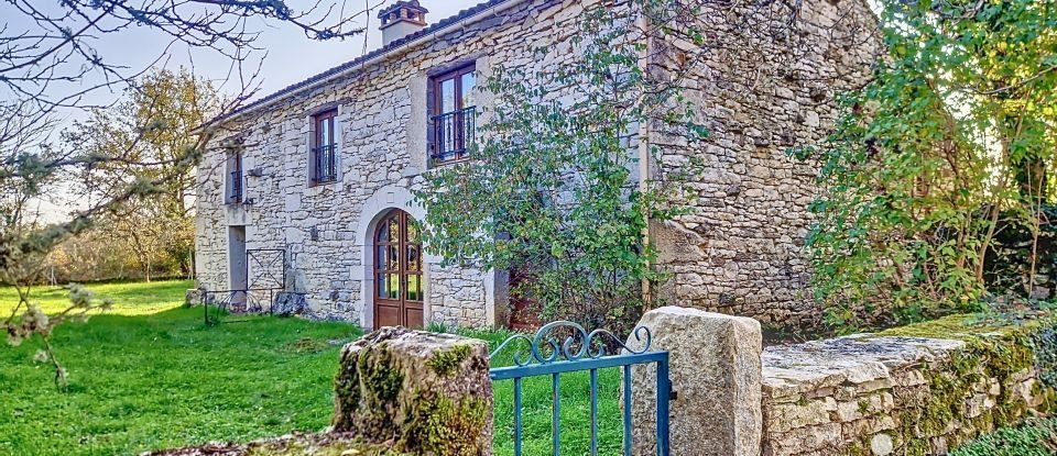 Country house 11 rooms of 311 m² in Saillac (46260)