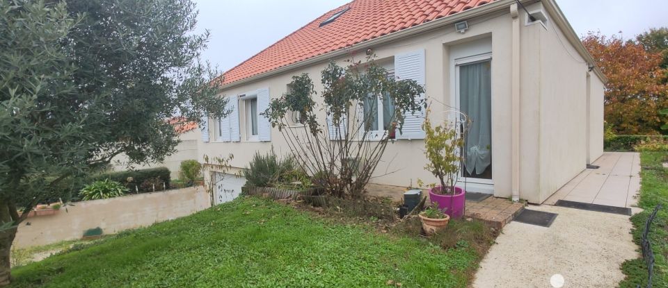 House 6 rooms of 149 m² in Fontenay-le-Comte (85200)