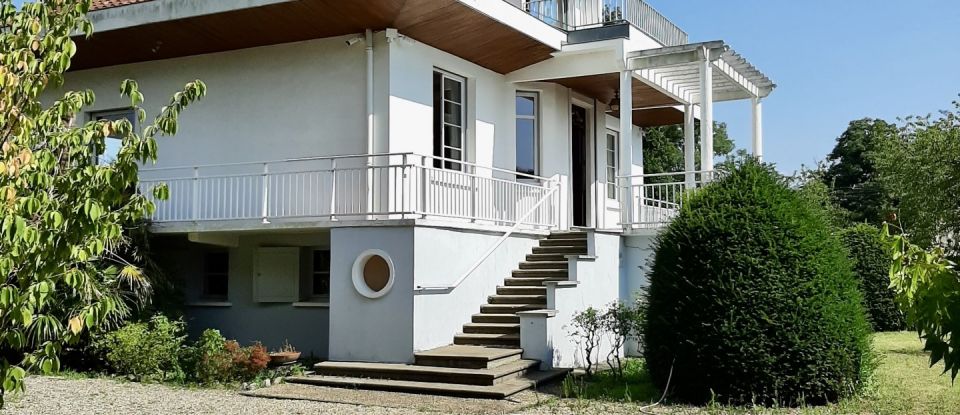 Maison 8 pièces de 222 m² à Libourne (33500)