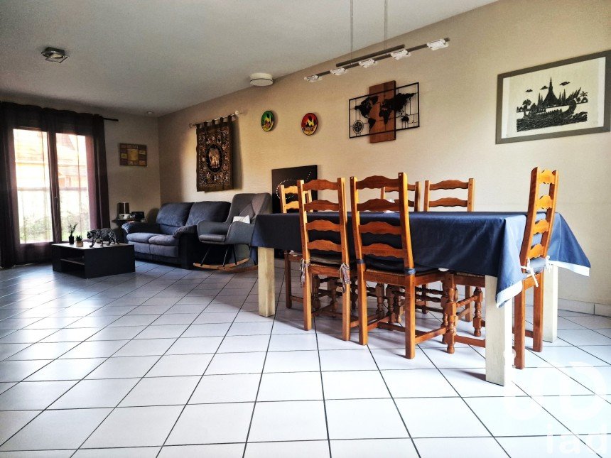 House 6 rooms of 138 m² in Pontault-Combault (77340)