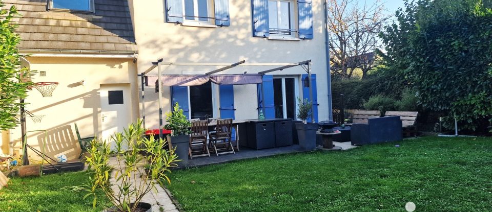 House 6 rooms of 138 m² in Pontault-Combault (77340)