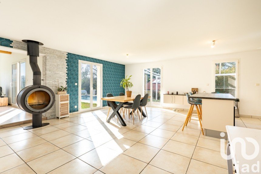 Maison 5 pièces de 128 m² à Boisset-Saint-Priest (42560)