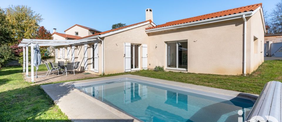 Maison 5 pièces de 128 m² à Boisset-Saint-Priest (42560)