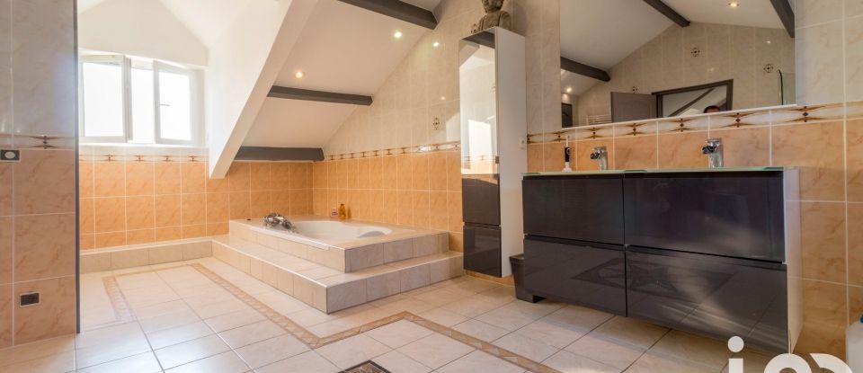 Maison 7 pièces de 192 m² à Loury (45470)