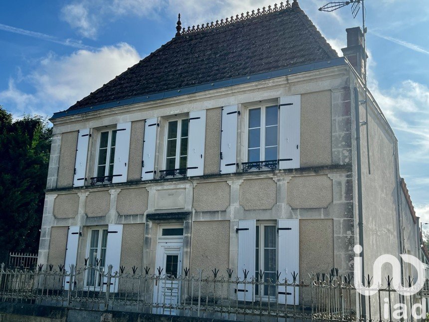 Maison 5 pièces de 108 m² à Geay (17250)