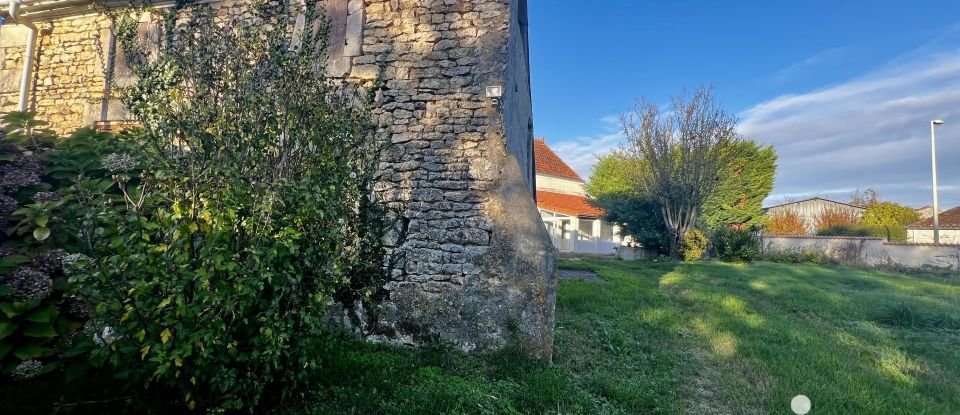 Maison 5 pièces de 108 m² à Geay (17250)