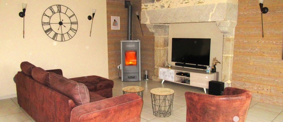 Maison de village 7 pièces de 205 m² à Bressuire (79300)