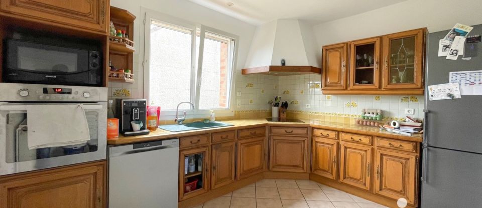 Traditional house 9 rooms of 200 m² in Saint-Étienne-sur-Suippe (51110)