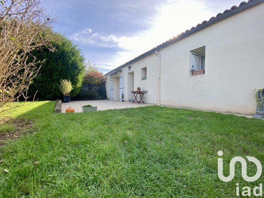 House 5 rooms of 120 m² in Saint-Savinien (17350)