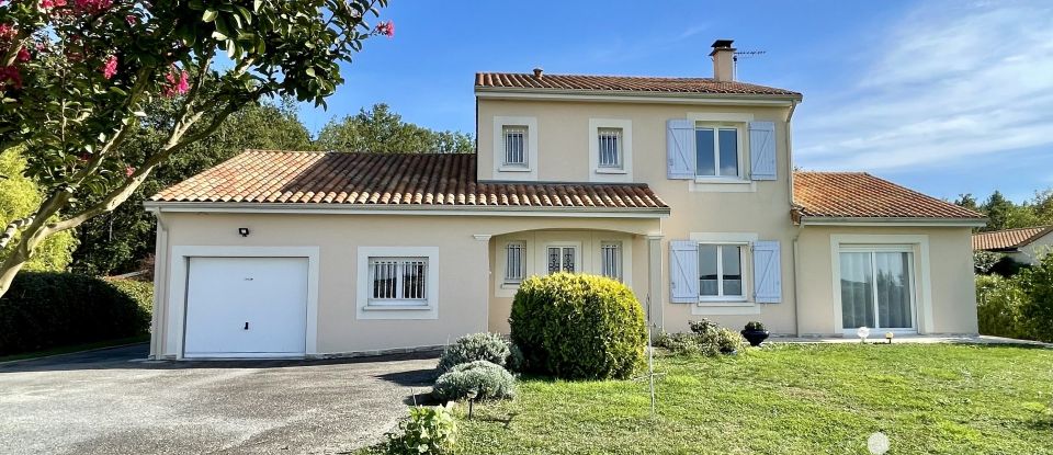 Maison 6 pièces de 118 m² à - (86130)