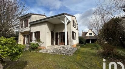 Traditional house 7 rooms of 145 m² in Sainte-Geneviève-des-Bois (91700)