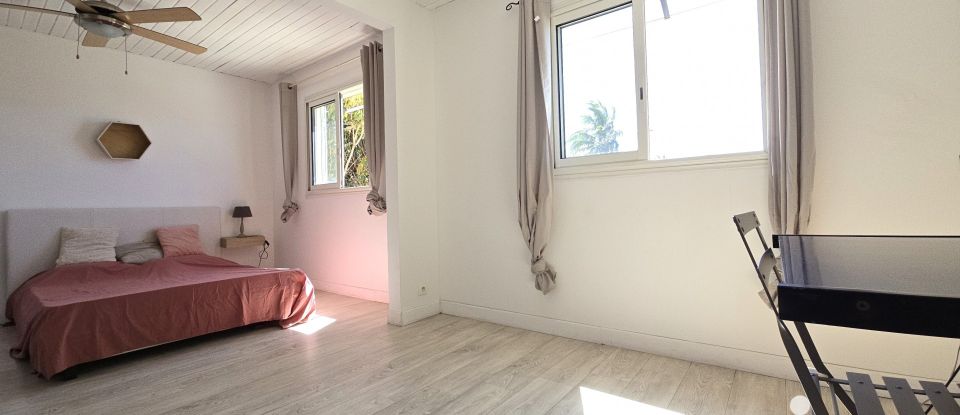 Maison 7 pièces de 210 m² à Saint-Pierre (97410)