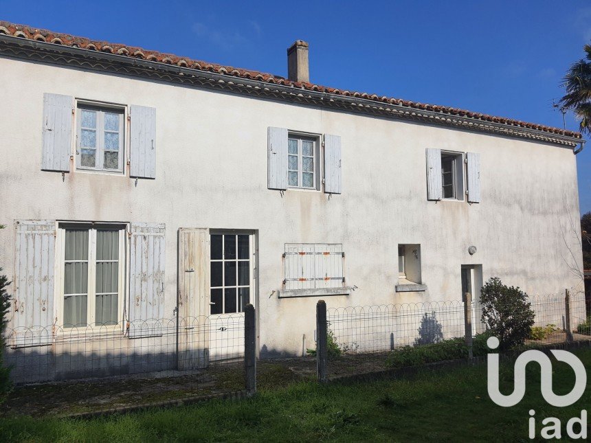 Maison 5 pièces de 107 m² à Loulay (17330)